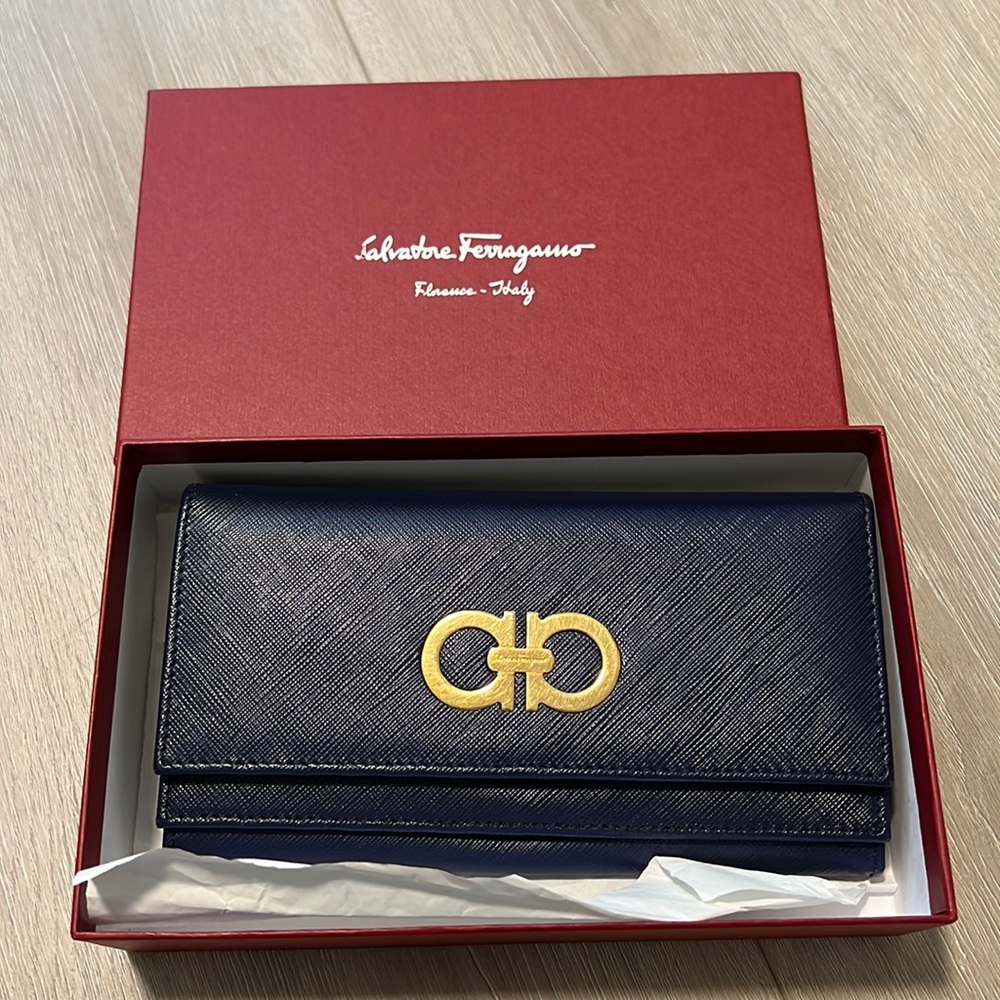 Salvatore ferragamo long wallet